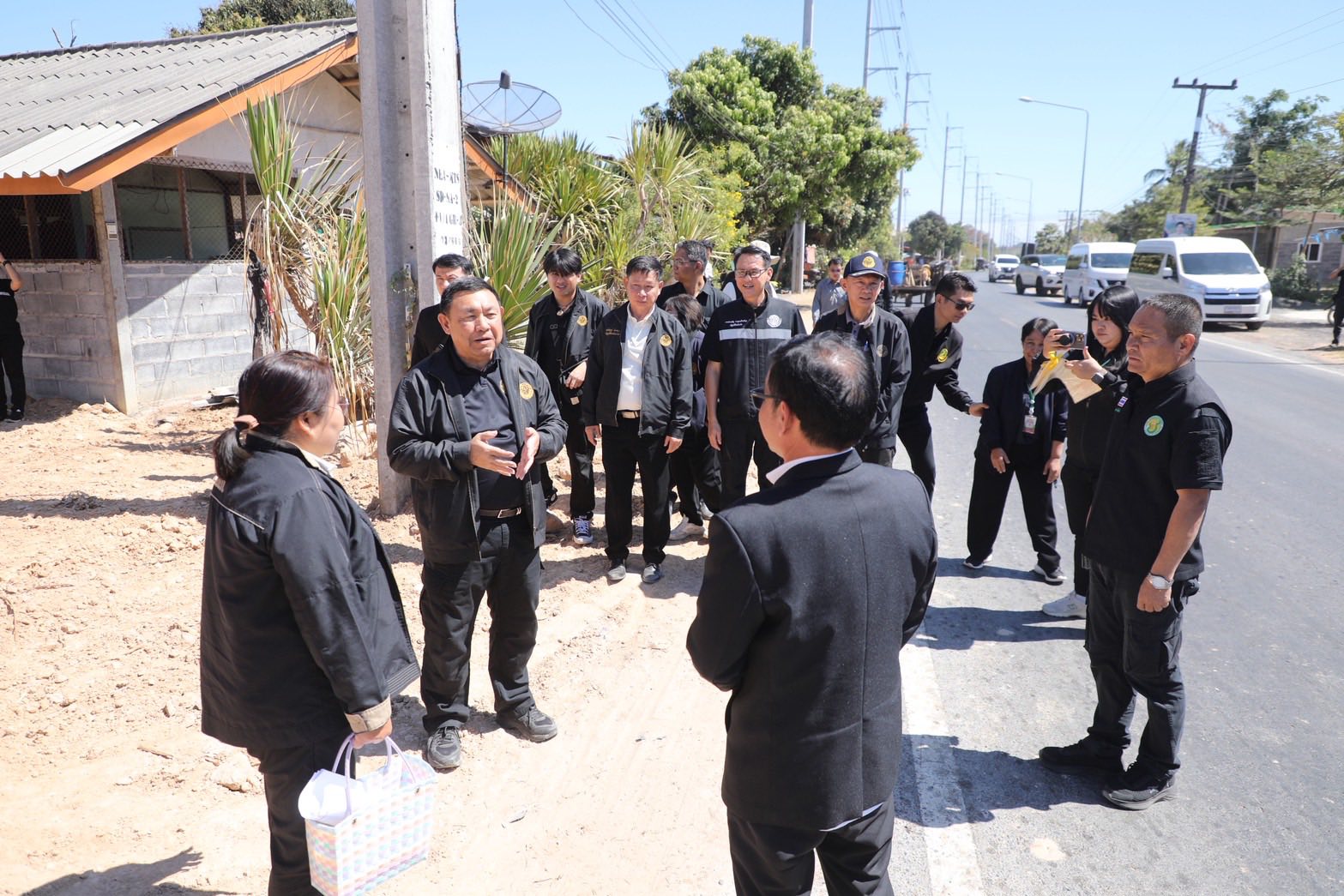 title - “ส.ป.ก. ไม่ทิ้งใครไว้ข้างหลัง” เลขาฯ สั่งลุย ศูนย์เคลื่อนที่ เร่งช่วยเกษตรกรในเขตปฏิรูปที่ดินในพื้นที่เสี่ยงภัย